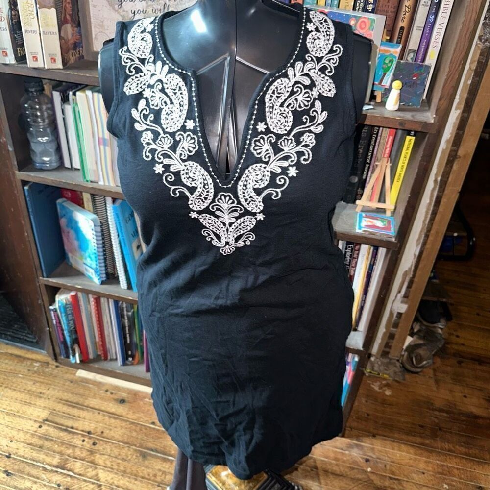 Lands End embroidered split neck sleeveless knit S travelcore dress
